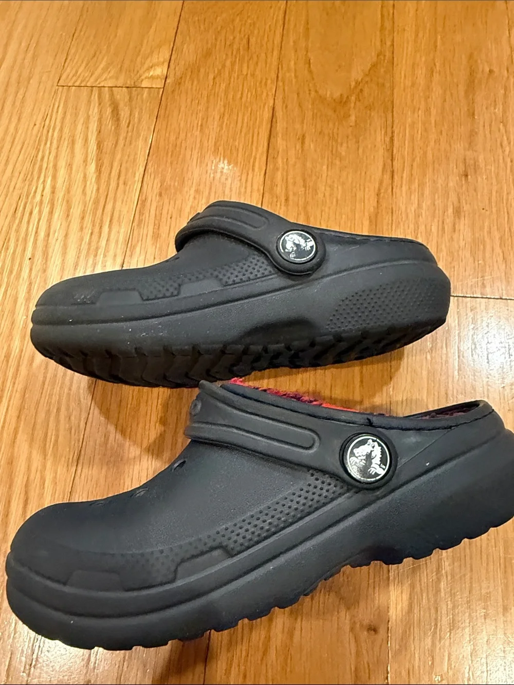 Crocs black with buffalo red /black lining size c10.